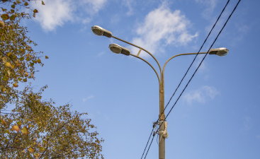 На участке дороги Савино – Селищи появилось уличное освещение