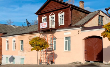Зданию на Коммунарной улице в Боровичах вернули исторический облик