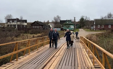 В Боровичском округе обновили мост через реку Вельгия