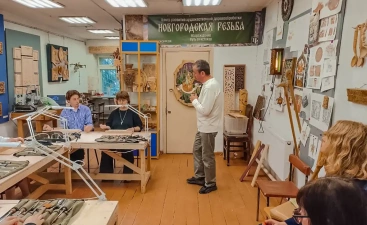 Новгородских подростков будут учить резьбе по дереву