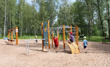 В городском парке Малой Вишеры появилась новая детская площадка