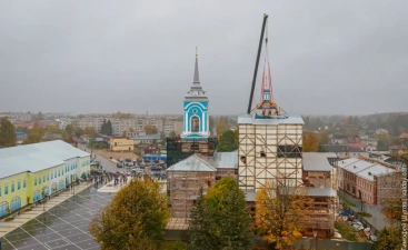 В Валдае на церкви Введения спустя столетие установили крест