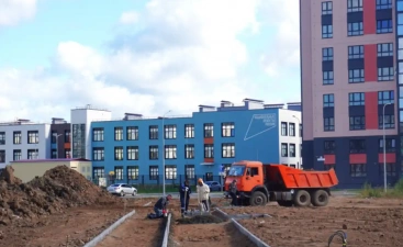 В Великом Новгороде благоустраивают территорию у школы №36
