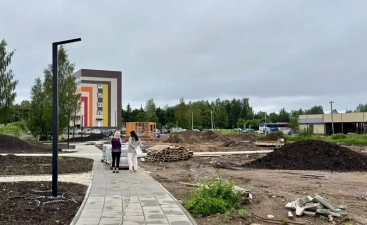 В Валдае благоустраивают общественное пространства на улице Песчаной