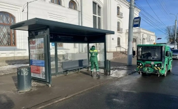 В Великом Новгороде приводят в порядок остановочные комплексы