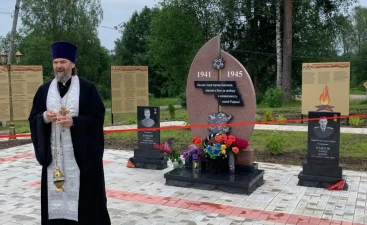 В Боровичском округе благоустроили территорию обелиска «Памяти павших»