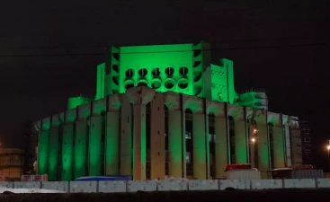 Новгородский театр драмы засиял разными цветами