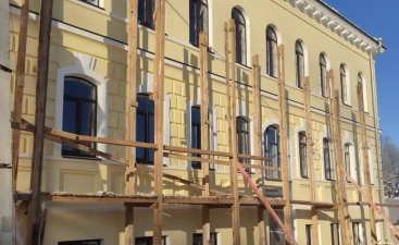 В Валдае реставрируют 13 купеческих особняков и Введенскую церковь