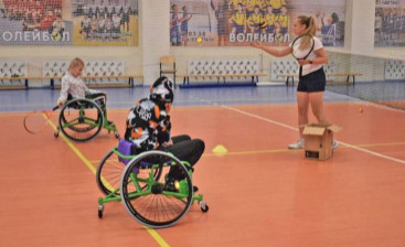 Тренировки по адаптивному большому теннису на колясках в Великом Новгороде
