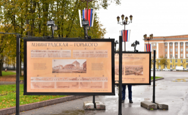 Открывшаяся выставка в центре Великого Новгорода – отличный повод прогуляться по осеннему парку