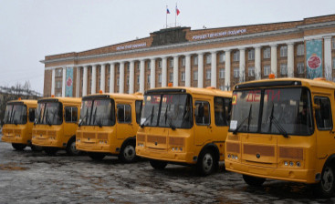 В Новгородской области школьные автопарки пополнились новыми автобусами