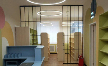 В отремонтированной детской библиотеке посёлка Любытино появляется новая мебель