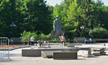 В Кремлевском парке около памятника Рахманинову начались ремонтно-реставрационные работы