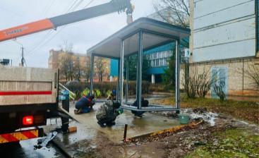 В Старой Руссе обновляют остановочные комплексы