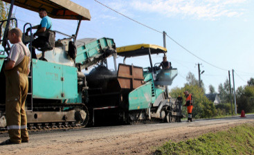 В деревне Хутынь продолжается ремонт дорог