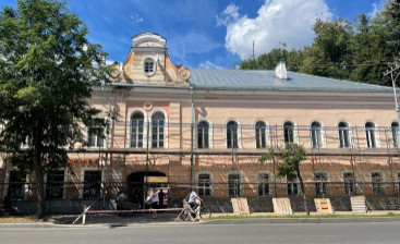 На Большой Московской улице приступили ремонту фасадов домов