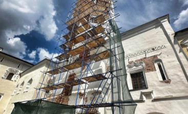 В Великом Новгороде ремонтируют Часозвоню и церковь Сергия Радонежского