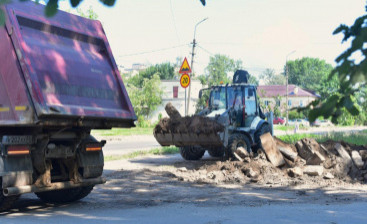 На улицах Великого Новгорода продолжается ремонт дорожного полотна