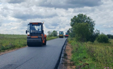 В Солецком округе продолжается ремонт дорог