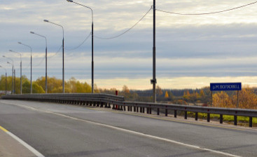 Через реку Малый Волховец на «Синем мосту» начались строительно-монтажные работы