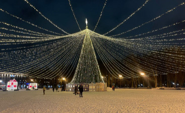В субботу, 23 декабря, зажгут огни на главной городской ёлке в Великом Новгороде