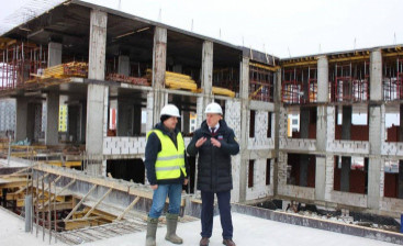 В Великом Новгороде продолжается строительство школы в «Ивушках»